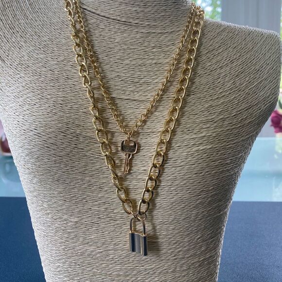 💫 BoHo Gold Tone Lock Key Layered Necklace🌻✨ - Picture 2 of 6